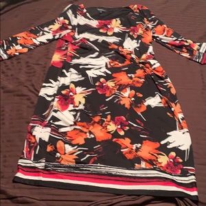 Beautiful dress, looks new!